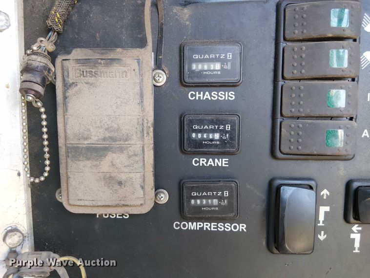 image for item DS3849 2006 Peterbilt 335 utility / service truck