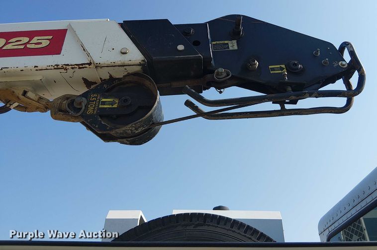 image for item DS3849 2006 Peterbilt 335 utility / service truck