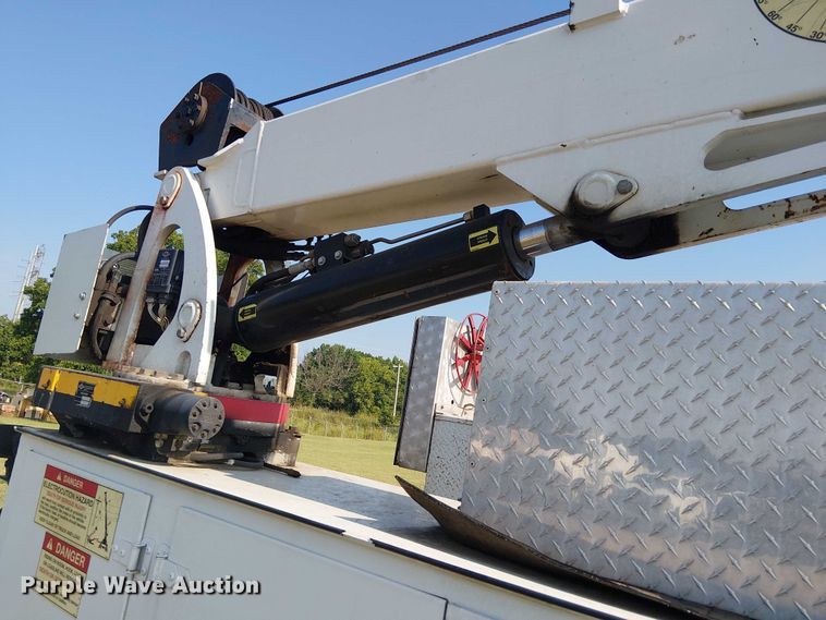 image for item DS3849 2006 Peterbilt 335 utility / service truck