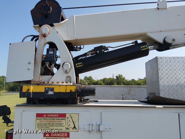 image for item DS3849 2006 Peterbilt 335 utility / service truck