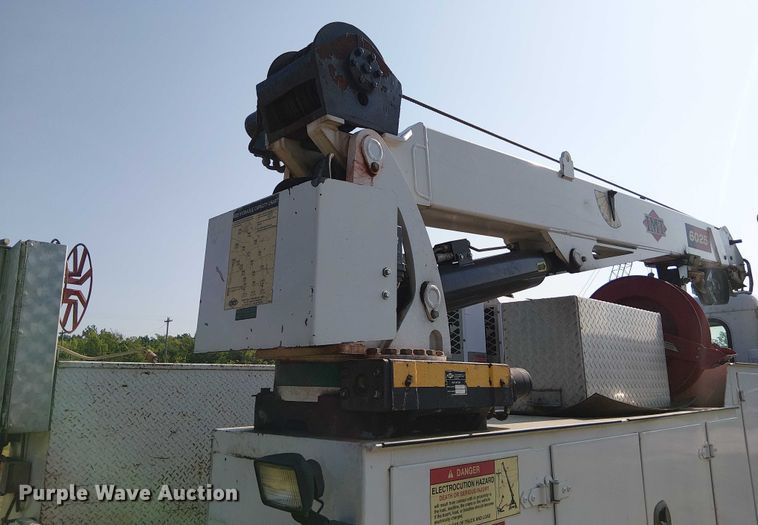 image for item DS3849 2006 Peterbilt 335 utility / service truck