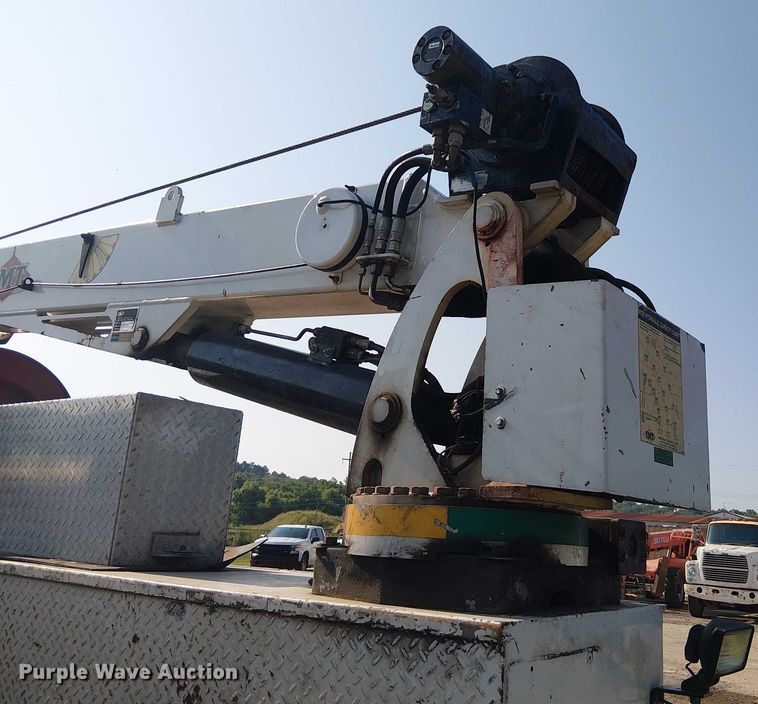 image for item DS3849 2006 Peterbilt 335 utility / service truck