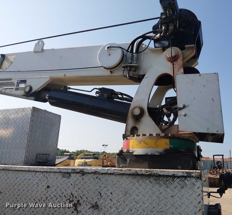 image for item DS3849 2006 Peterbilt 335 utility / service truck