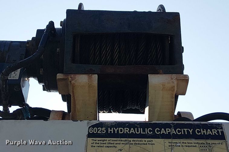 image for item DS3849 2006 Peterbilt 335 utility / service truck