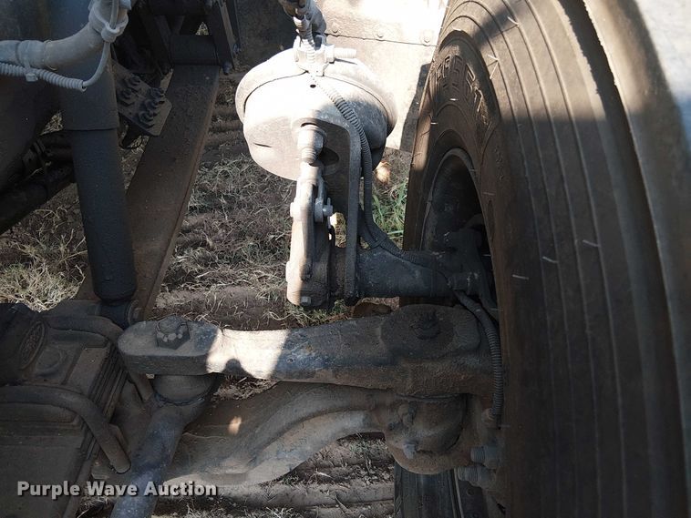 image for item DS3849 2006 Peterbilt 335 utility / service truck