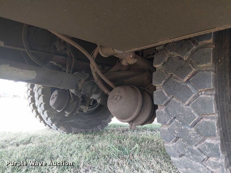 image for item DS3849 2006 Peterbilt 335 utility / service truck