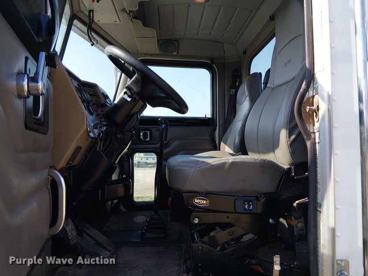 image for item DS3849 2006 Peterbilt 335 utility / service truck