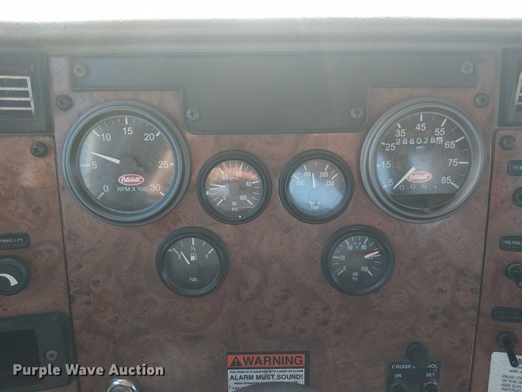 image for item DS3849 2006 Peterbilt 335 utility / service truck