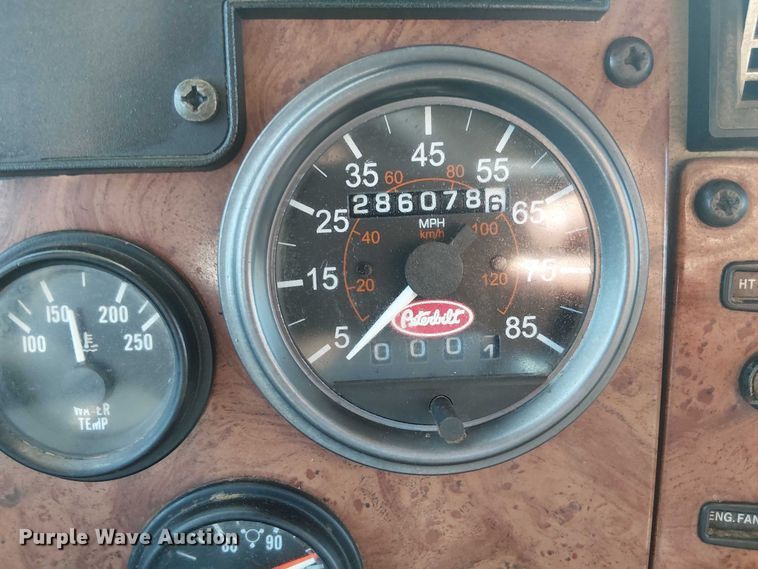 image for item DS3849 2006 Peterbilt 335 utility / service truck