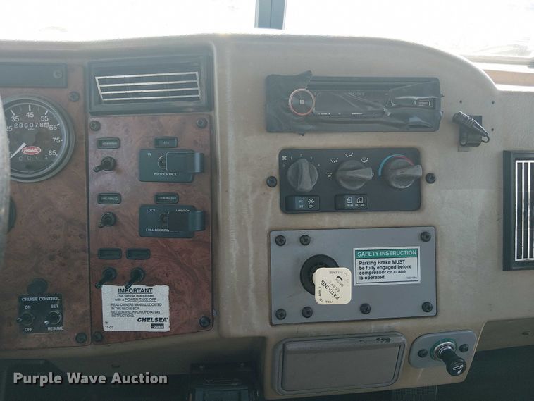 image for item DS3849 2006 Peterbilt 335 utility / service truck