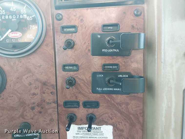 image for item DS3849 2006 Peterbilt 335 utility / service truck