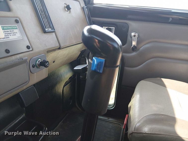 image for item DS3849 2006 Peterbilt 335 utility / service truck