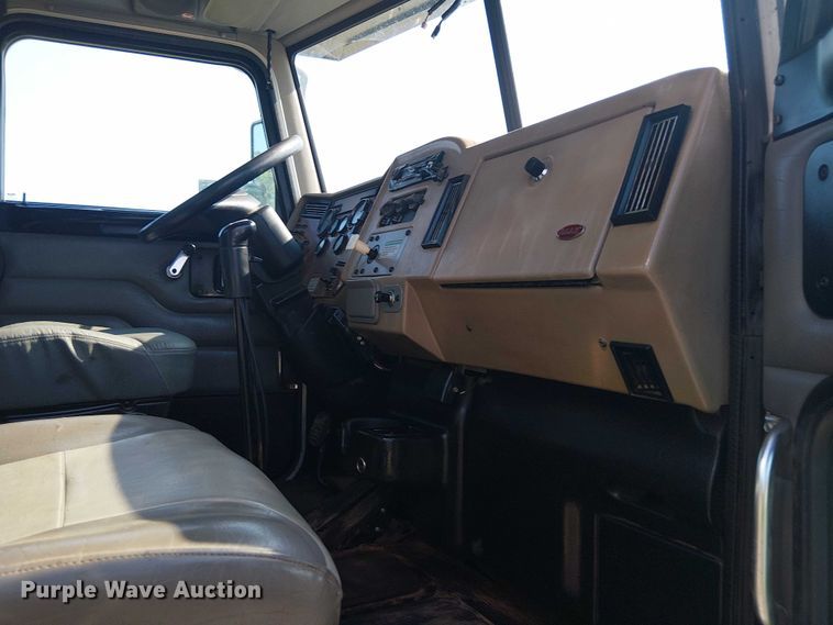 image for item DS3849 2006 Peterbilt 335 utility / service truck