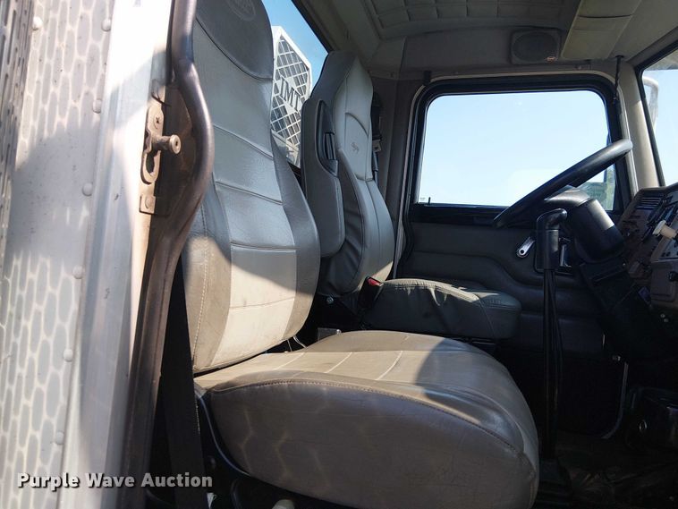 image for item DS3849 2006 Peterbilt 335 utility / service truck