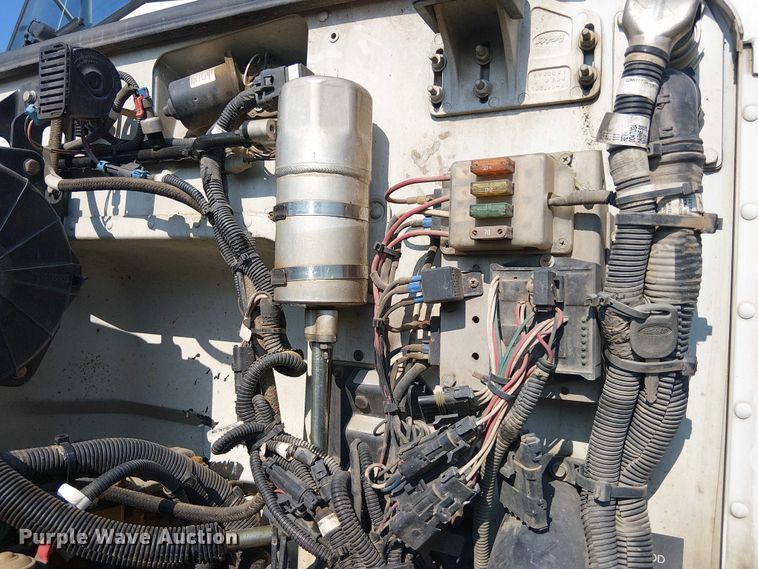 image for item DS3849 2006 Peterbilt 335 utility / service truck