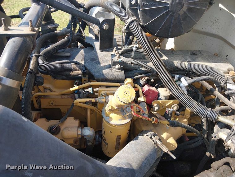 image for item DS3849 2006 Peterbilt 335 utility / service truck