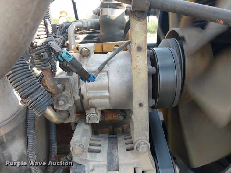 image for item DS3849 2006 Peterbilt 335 utility / service truck