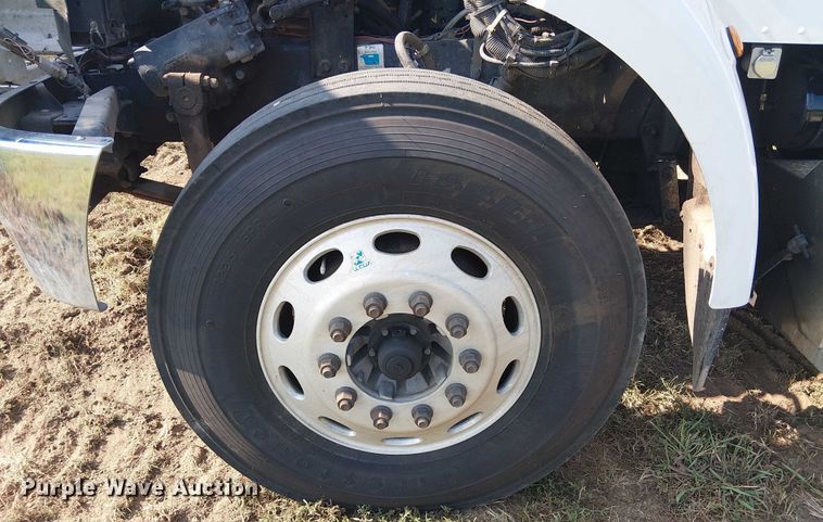 image for item DS3849 2006 Peterbilt 335 utility / service truck