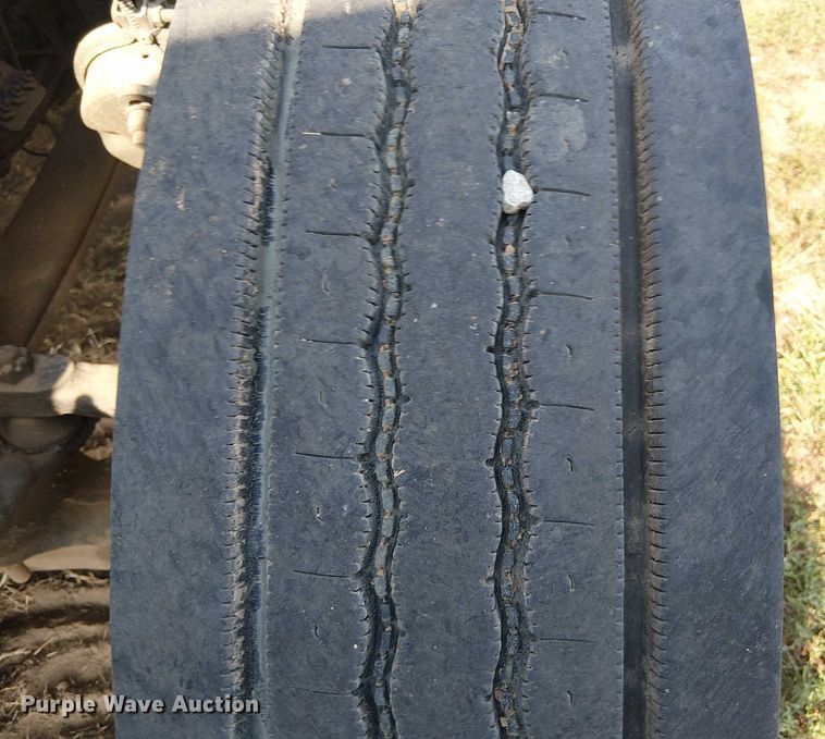 image for item DS3849 2006 Peterbilt 335 utility / service truck