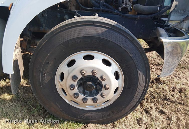 image for item DS3849 2006 Peterbilt 335 utility / service truck