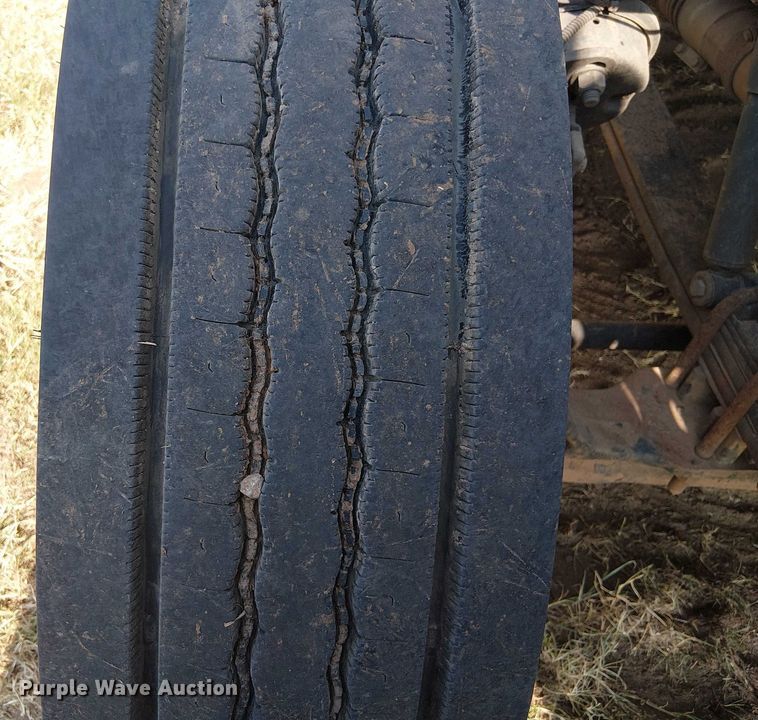 image for item DS3849 2006 Peterbilt 335 utility / service truck