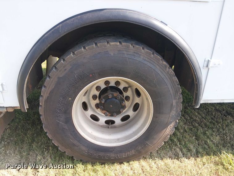 image for item DS3849 2006 Peterbilt 335 utility / service truck