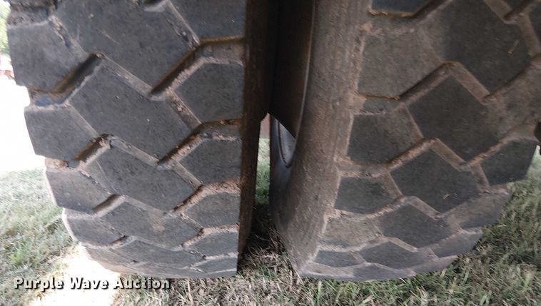 image for item DS3849 2006 Peterbilt 335 utility / service truck