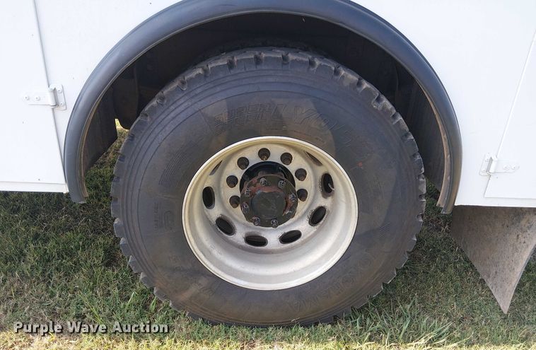 image for item DS3849 2006 Peterbilt 335 utility / service truck