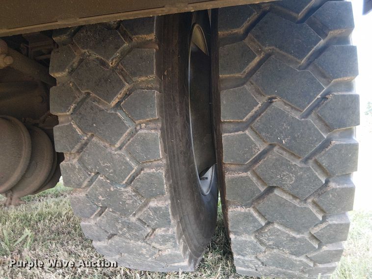 image for item DS3849 2006 Peterbilt 335 utility / service truck