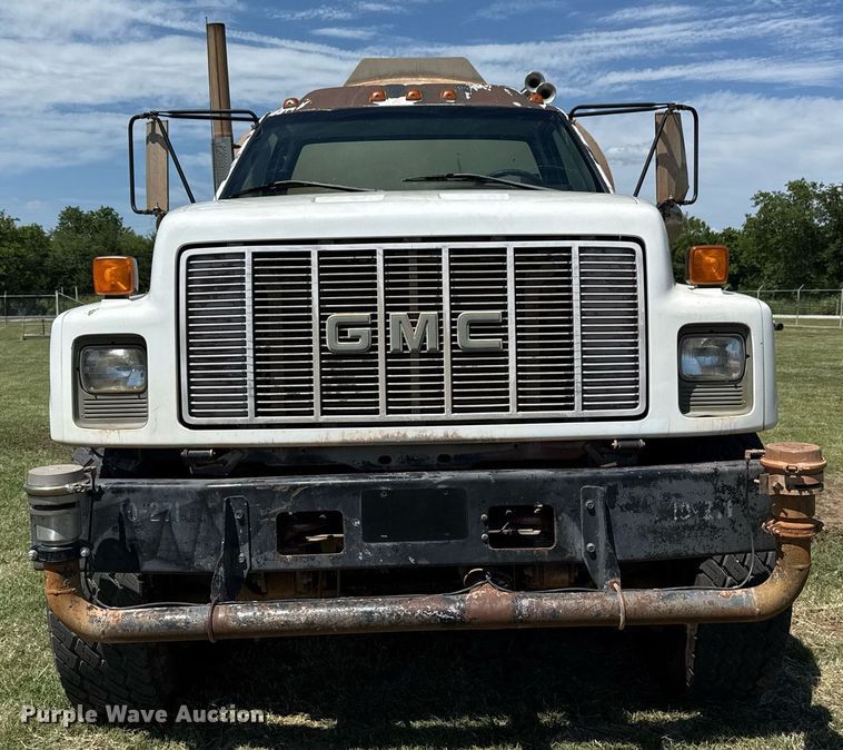 image for item DS3852 2000 GMC C7500 water truck