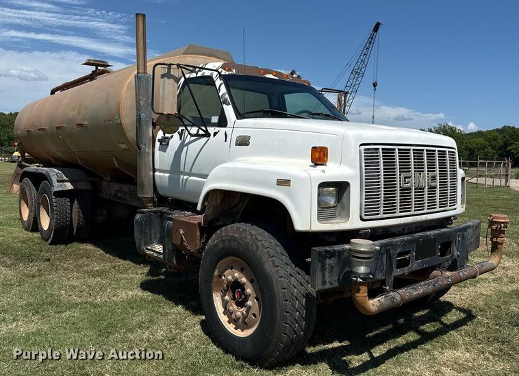 image for item DS3852 2000 GMC C7500 water truck