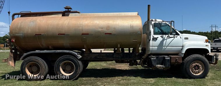 image for item DS3852 2000 GMC C7500 water truck
