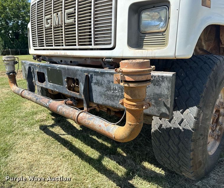image for item DS3852 2000 GMC C7500 water truck