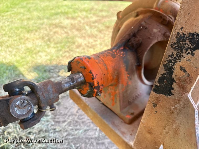 image for item DS3852 2000 GMC C7500 water truck