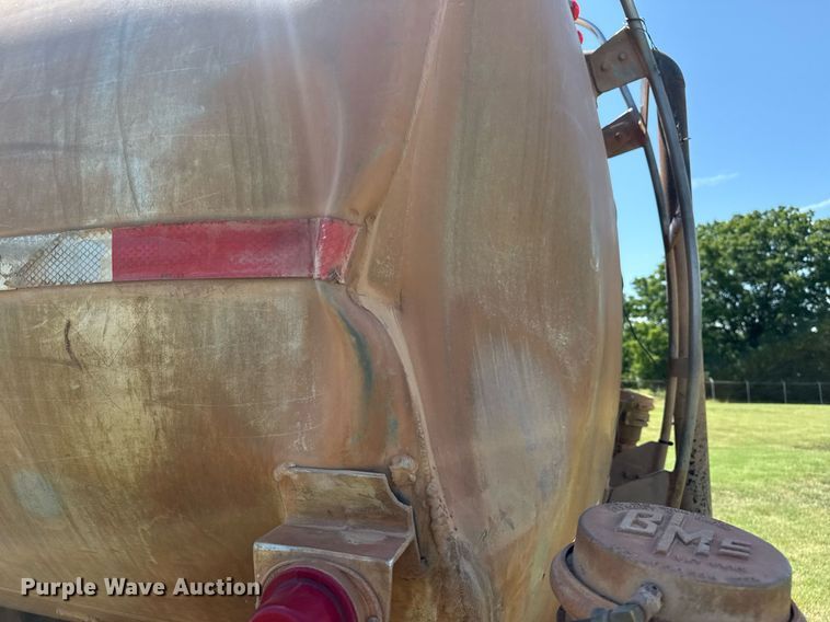 image for item DS3852 2000 GMC C7500 water truck