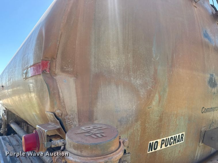 image for item DS3852 2000 GMC C7500 water truck