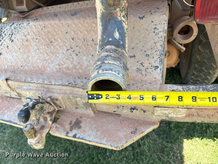 image for item DS3852 2000 GMC C7500 water truck