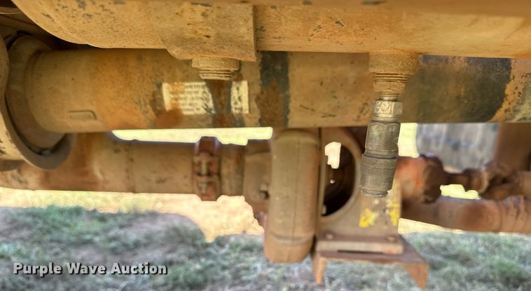 image for item DS3852 2000 GMC C7500 water truck