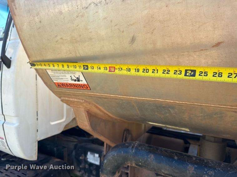 image for item DS3852 2000 GMC C7500 water truck