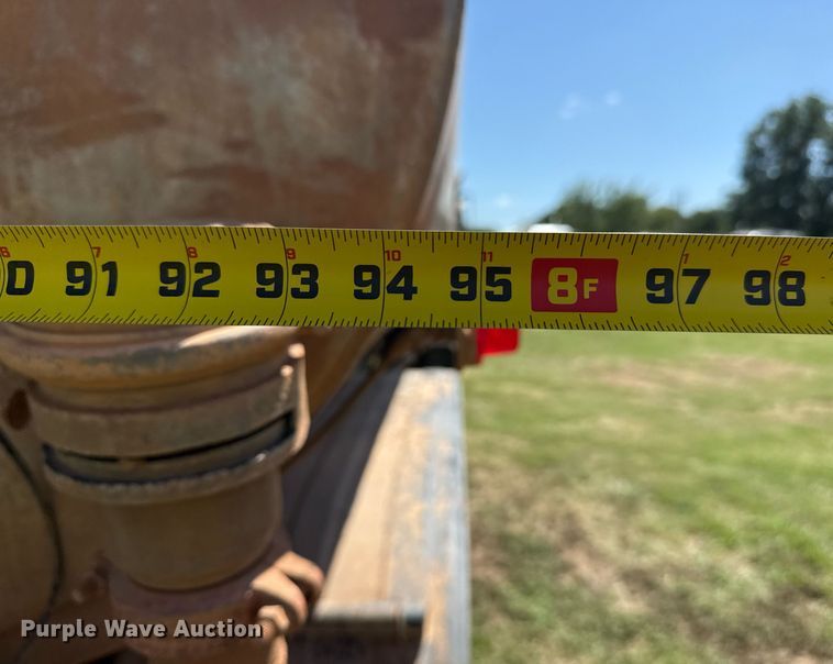 image for item DS3852 2000 GMC C7500 water truck