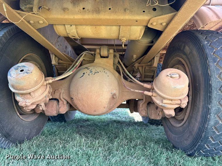 image for item DS3852 2000 GMC C7500 water truck