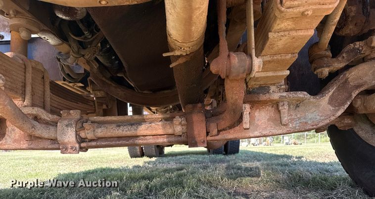 image for item DS3852 2000 GMC C7500 water truck