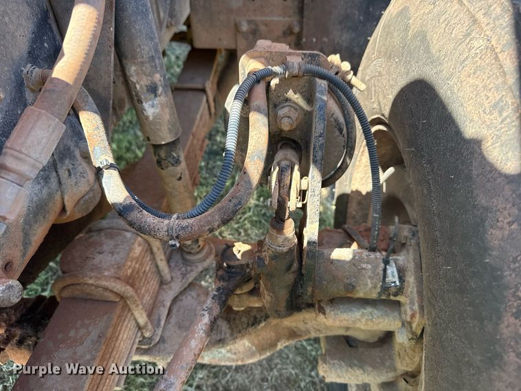 image for item DS3852 2000 GMC C7500 water truck