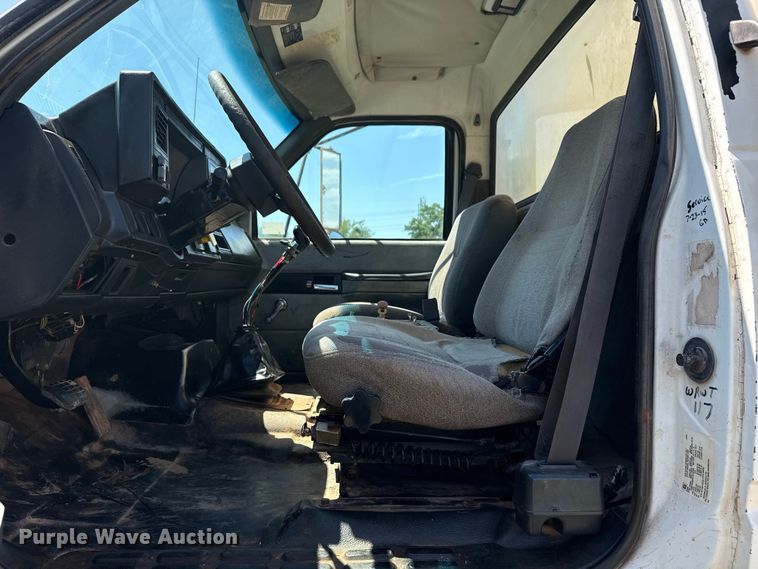 image for item DS3852 2000 GMC C7500 water truck