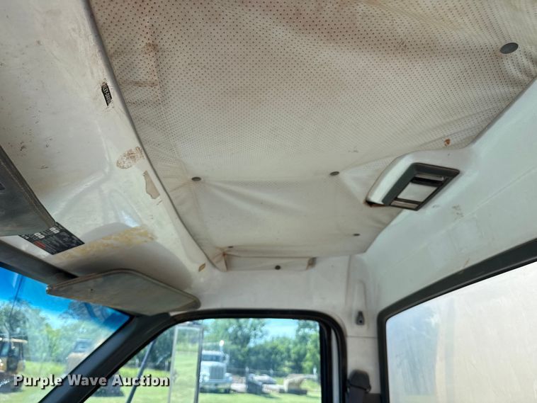 image for item DS3852 2000 GMC C7500 water truck