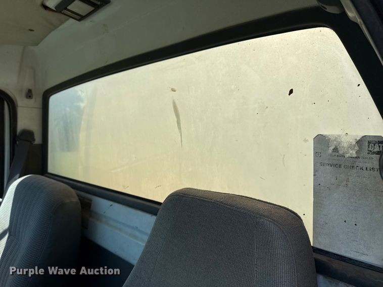 image for item DS3852 2000 GMC C7500 water truck