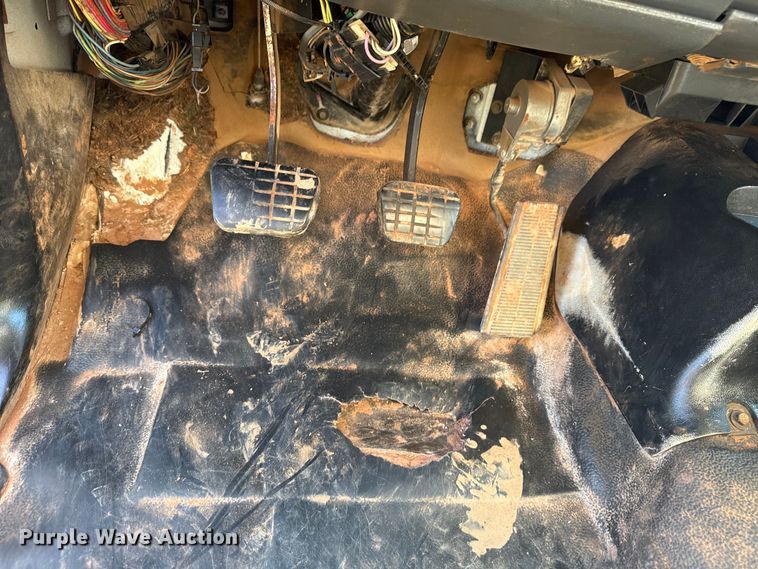 image for item DS3852 2000 GMC C7500 water truck