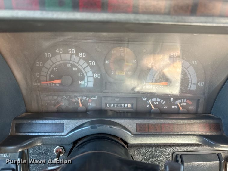 image for item DS3852 2000 GMC C7500 water truck