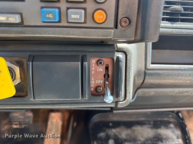 image for item DS3852 2000 GMC C7500 water truck