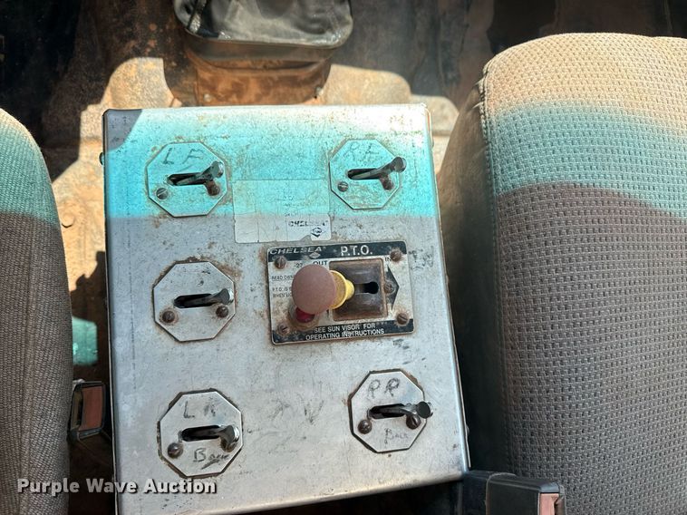 image for item DS3852 2000 GMC C7500 water truck